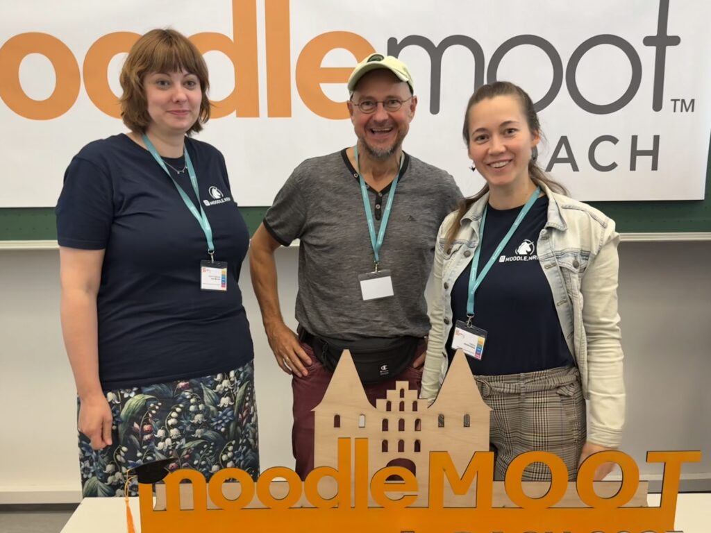 Teilnehmer*innen von der Bergischen Universität Wuppertal und dem Projekt Moodle.NRW
(v.l.n.r. Jasmin vom Brocke, Frank von Danwitz, Valerie Hindenburg)